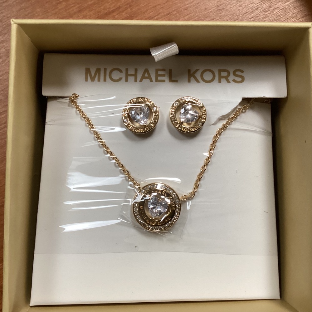 Michael Kors Jewelry Set Necklace and Earrings New in Box - Picture 3 of 10